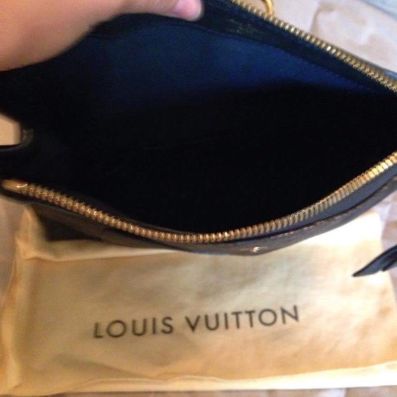 Louis Vuitton navy monogram leather clutch - Picture 4 of 7